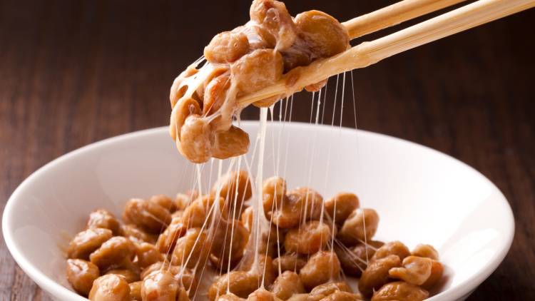 腸がどんどんキレイになる! 納豆に組み合わせると最強な「腸活食材」とは? 管理栄養士が解説