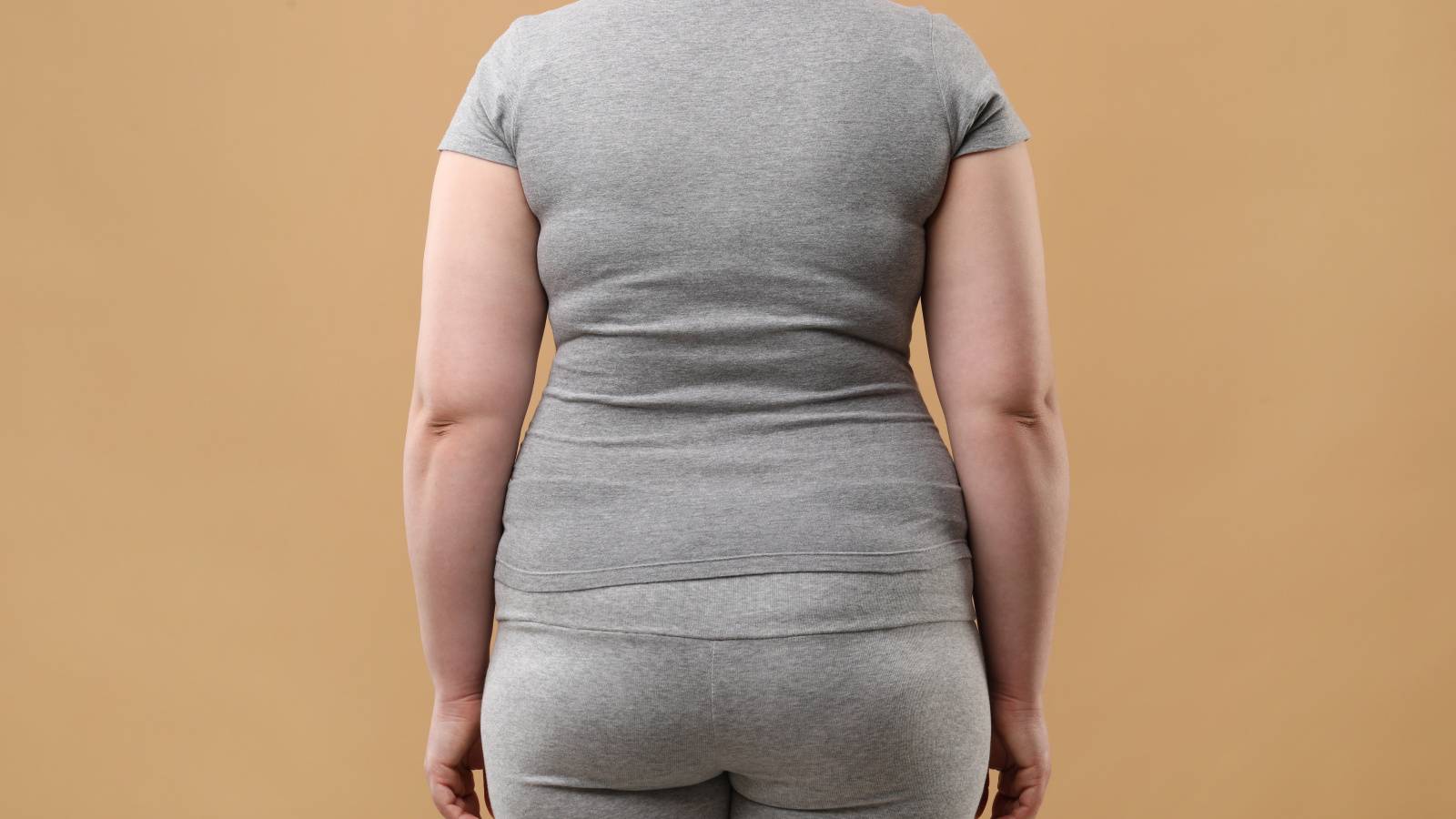  【姿勢がよくなると背中が痩せる！】姿勢をよくして背中の筋肉を鍛える「ブラ上肉解消エクサ」 