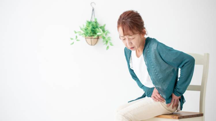 【股関節が動きにくい意外な原因】ここをほぐせば股関節がスムーズに動くようになる！たった２ポーズの３分ストレッチ