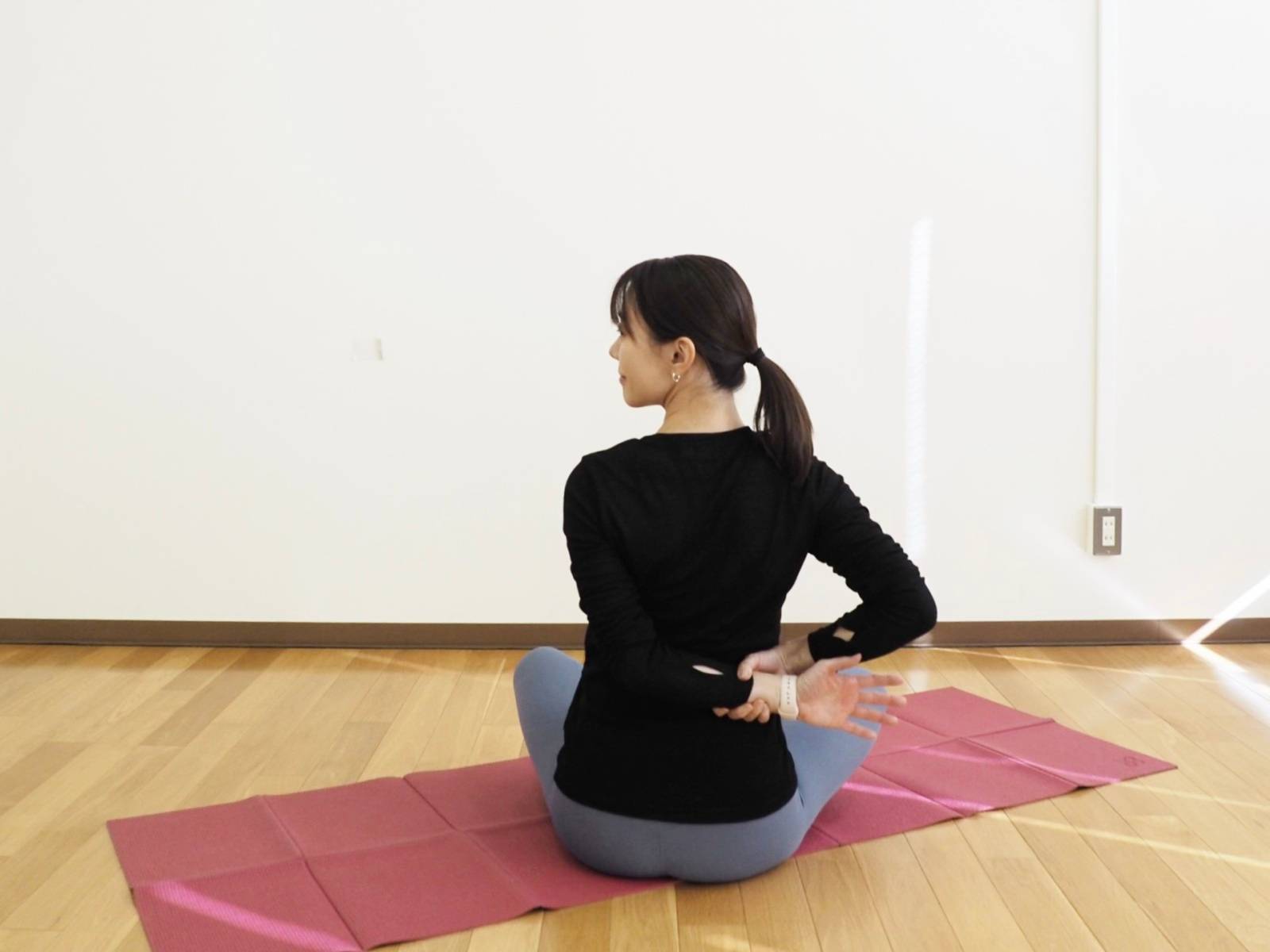 肩・背中の凝り対策ストレッチ②