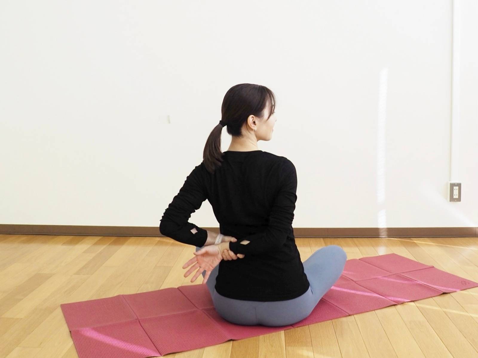 肩・背中の凝り対策ストレッチ③