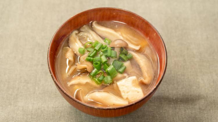 味噌汁に「干ししいたけ」を入れるメリットがすごい！出汁不要で栄養補給も叶う食べ方｜管理栄養士が解説