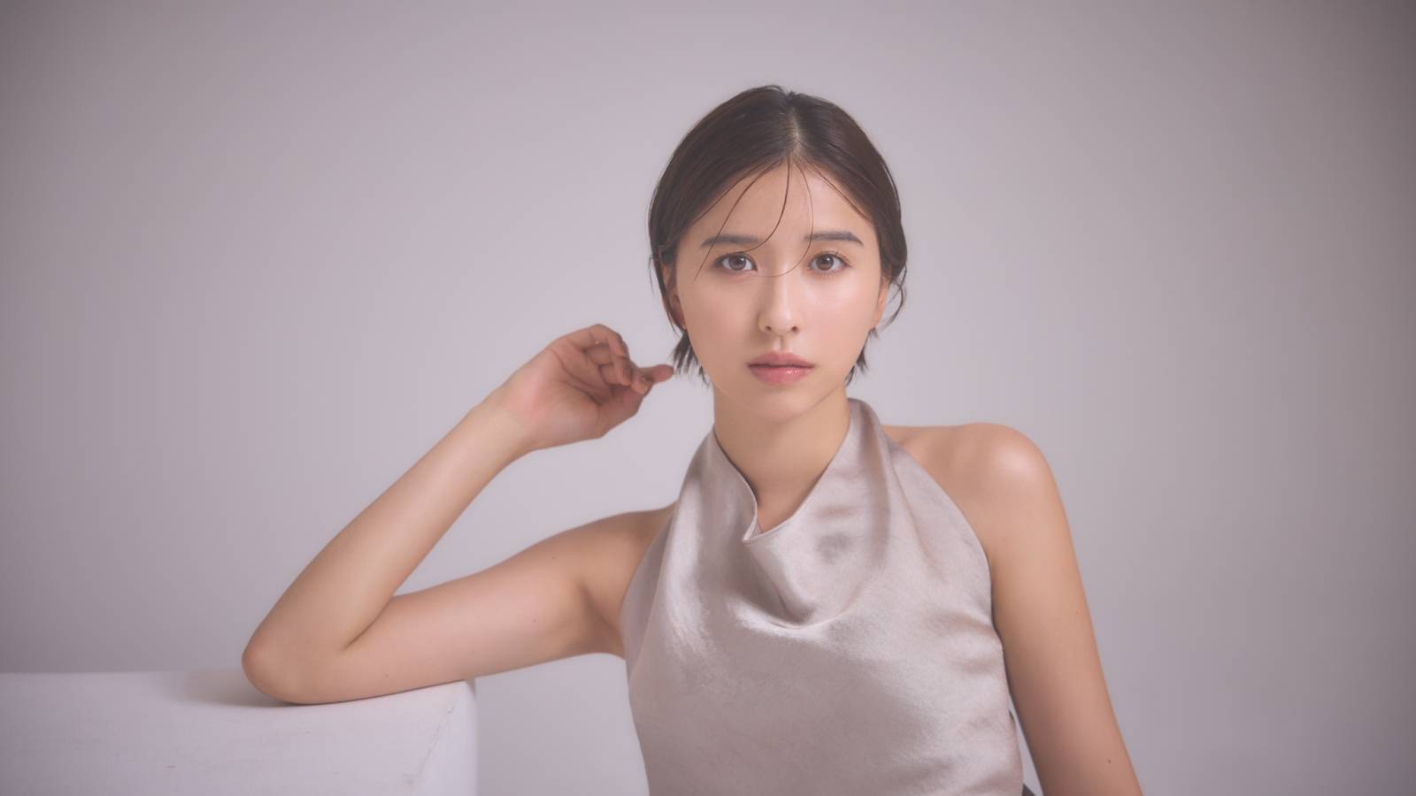 玉井詩織、ビューティブランド「iYON」アンバサダーに就任。30代から始める"引き算の美容"とは