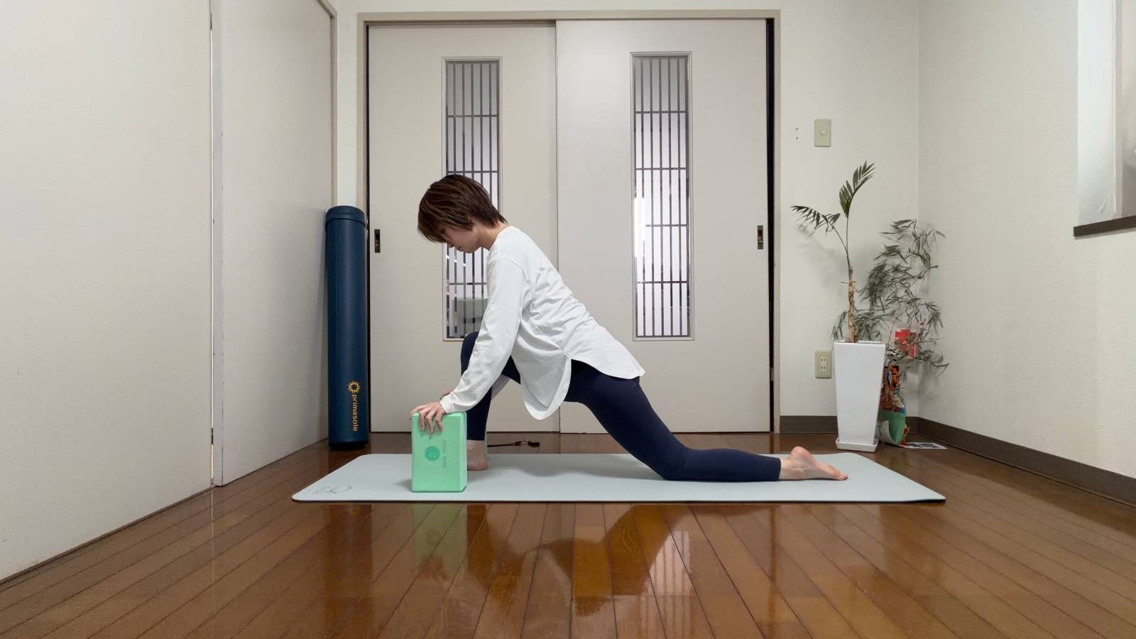 三日月のポーズ　アレンジ