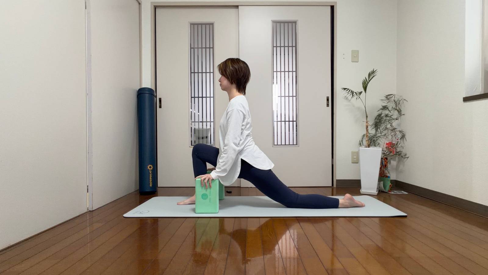 三日月のポーズ　アレンジ