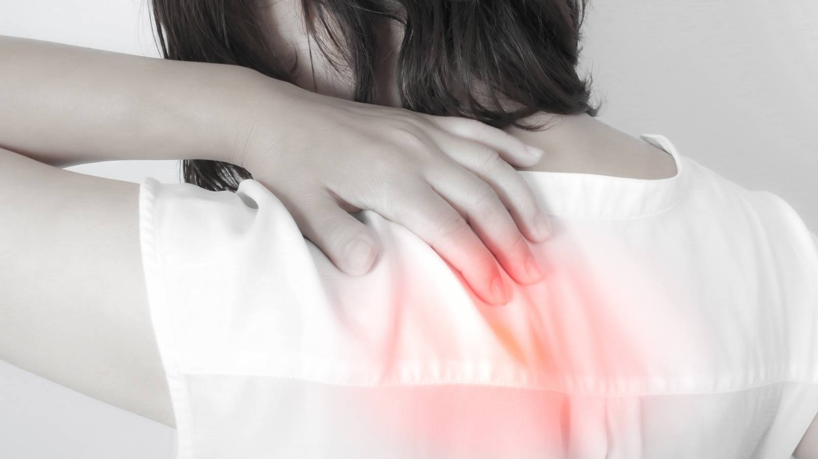 肩のコリや違和感→原因は「脇の下」にある？片腕ずつ無理なく伸ばして肩スッキリ！四つ這いストレッチ