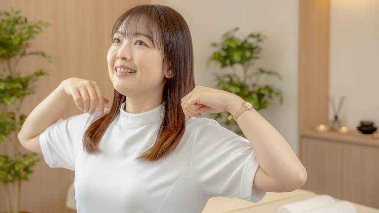 体のコリは「寒さ」のせい！座ったまま体の大きい筋肉を動かしてゆるめる「ながら」肩ストレッチ