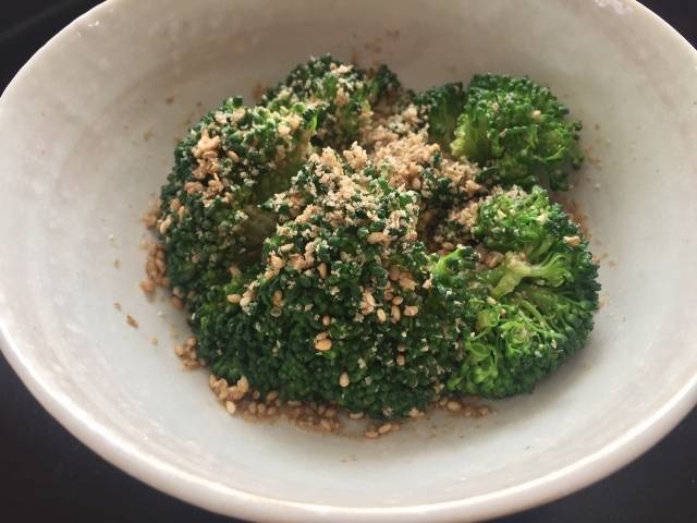 ブロッコリーのごま和え