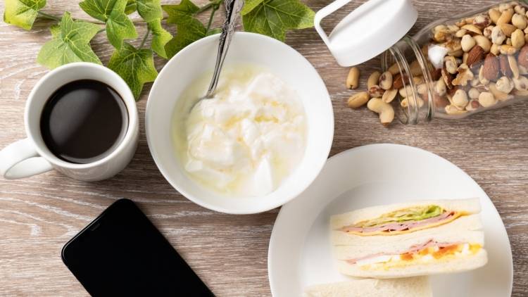 【朝のヨーグルト×コーヒー】は要注意？冷え・だるさを防ぐ腸がよろこぶ食べ方を管理栄養士が解説