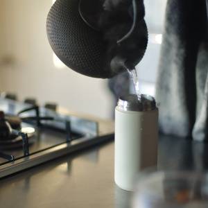 朝イチの白湯が逆効果になる人がいる？医師が警鐘を鳴らす「血管に負担をかける水分摂取」