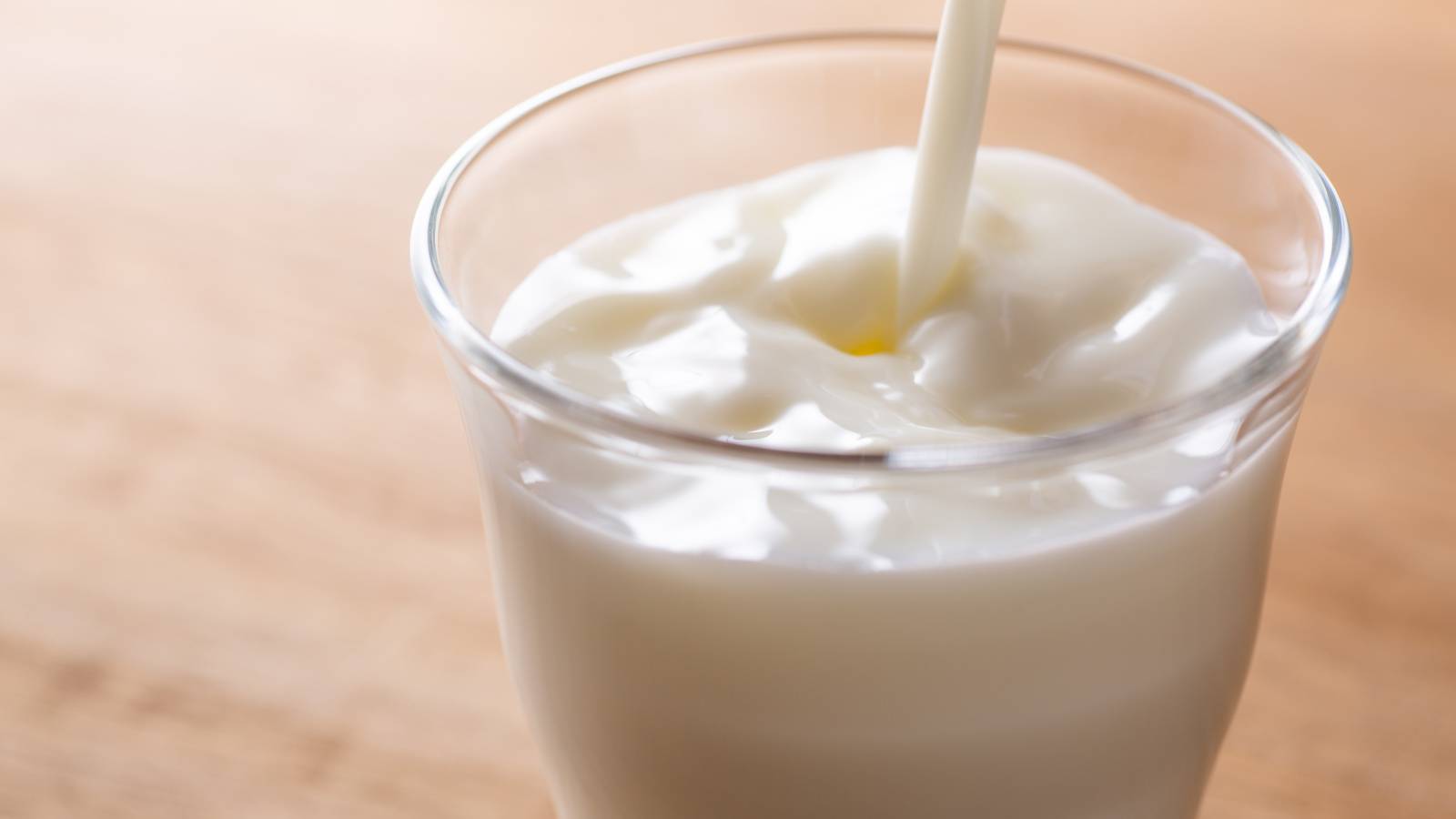 栄養バランスが整う! 朝、牛乳にちょい足しすると良い食材とは?｜管理栄養士が解説