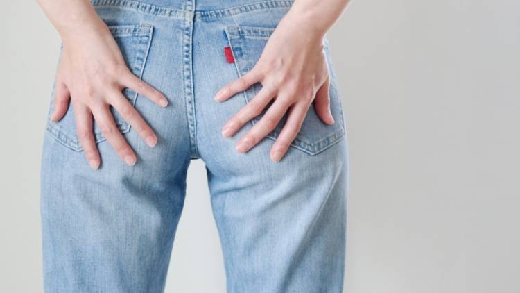 お尻が硬いと太りやすい？〈寝たまま1分〉実はガチガチに硬くなっているお尻をふんわりほぐすストレッチ