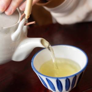朝一杯の緑茶は血管にいい？悪い？医師が教える「飲む時間」で変わる効果