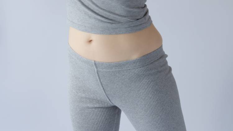 腸腰筋を伸ばすと股関節がふわっと軽くなる！歩く力を高めて骨盤を支える「1分ストレッチ」