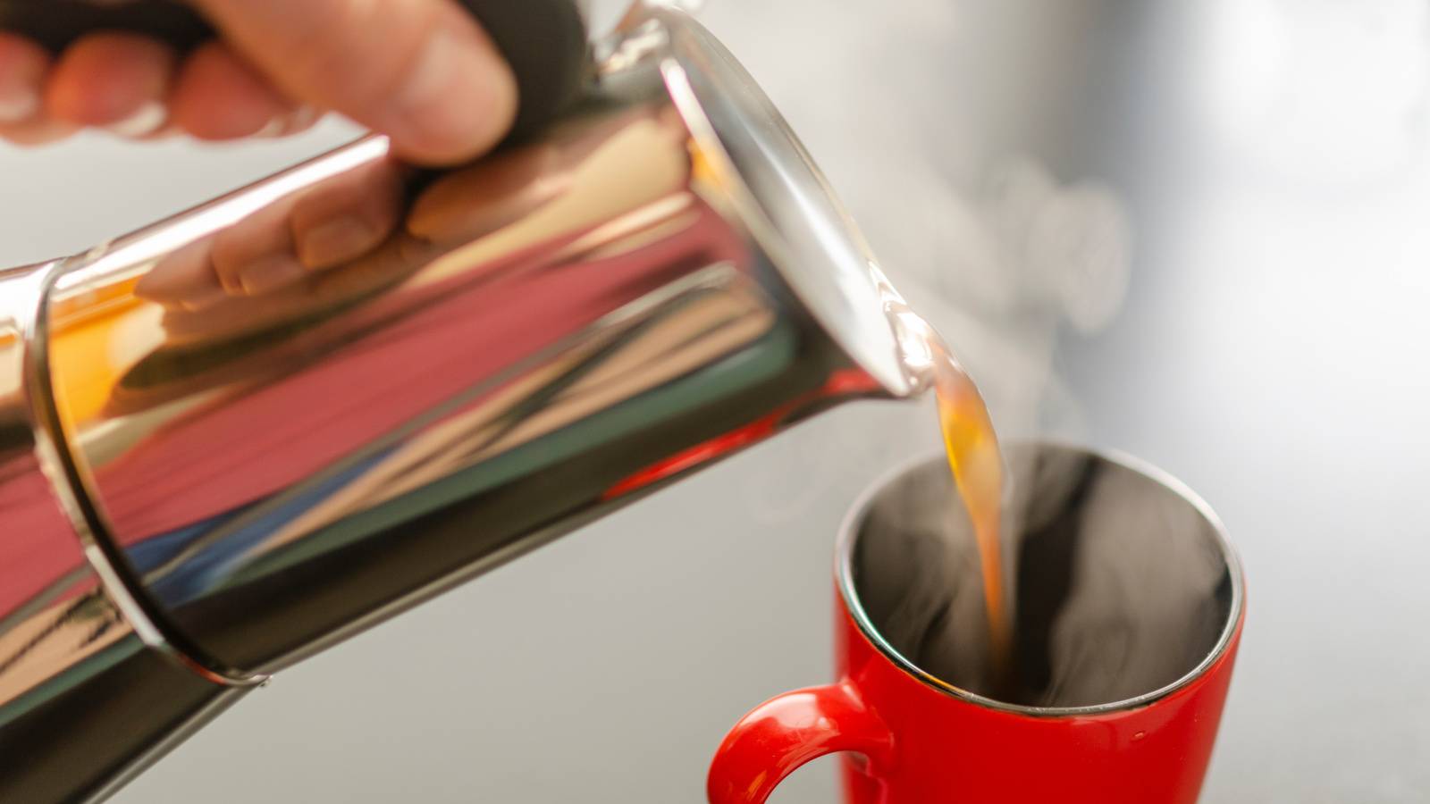  朝イチのコーヒーが血圧を急上昇させる？医師が教える“血管に負担をかけない飲み方” 