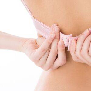 ブラのホックが留めにくいと感じたら…更年期世代のための"頑張り過ぎない"肩まわりストレッチ