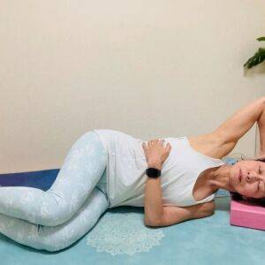 疲れが取れない・股関節が不安定→肋骨が固まっているから?肋骨をほぐしてプチ不調を吹き飛ばす「サイドツイスト」