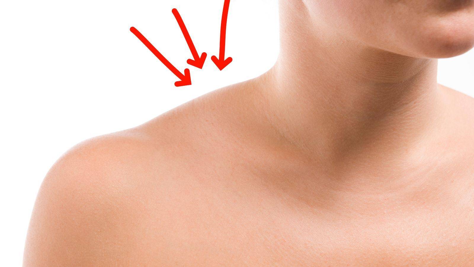  【肩がゴツくて華奢見えができない！】テレビを見ながらできる「首と肩を心地よくほぐす上半身痩せストレッチ」 