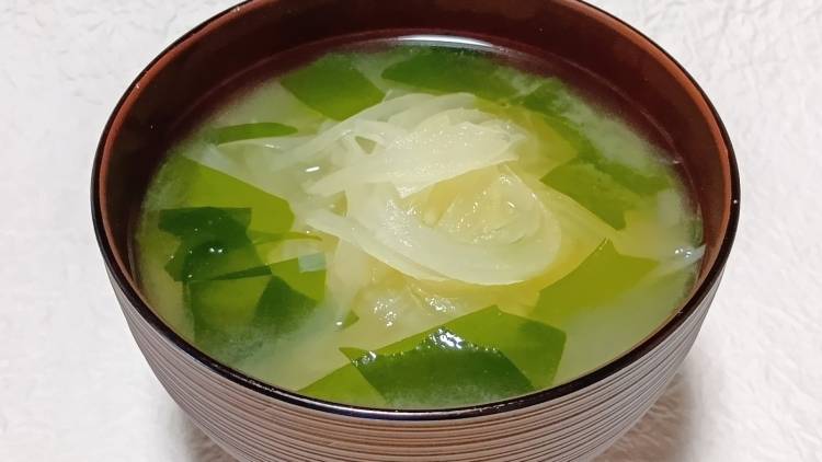 【朝の味噌汁に入れるだけ】代謝UP&むくみ解消に役立つ食材とは?|管理栄養士が解説