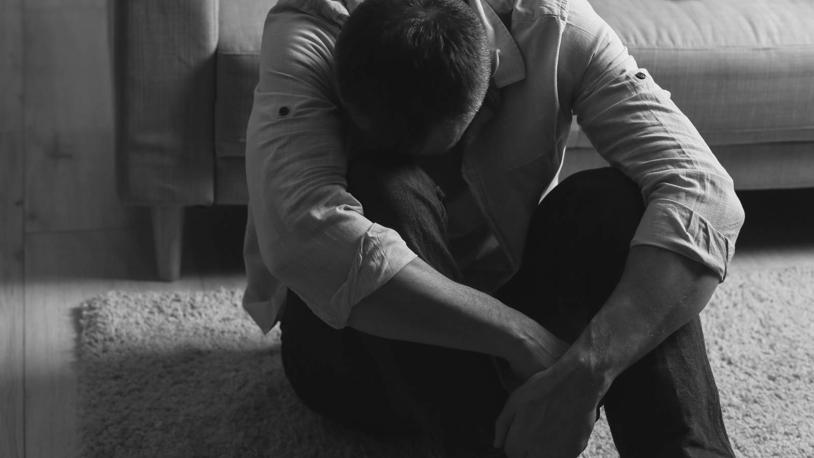  【普通のハードルが上がりすぎた社会】誰もが疲れてしまう3つの理由とは？精神科医が考察 