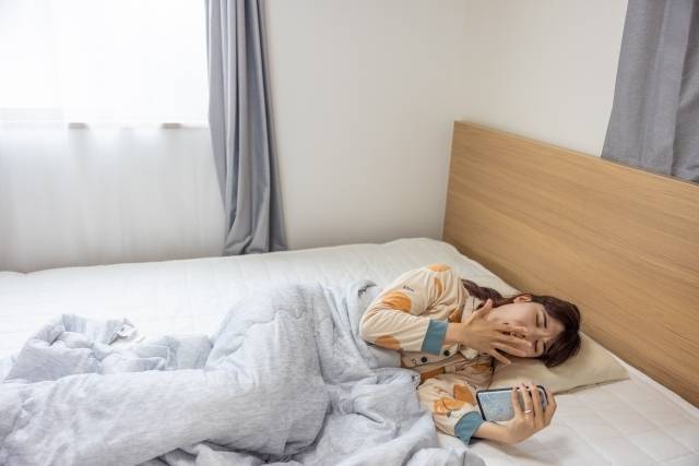 寝起き不調の女性