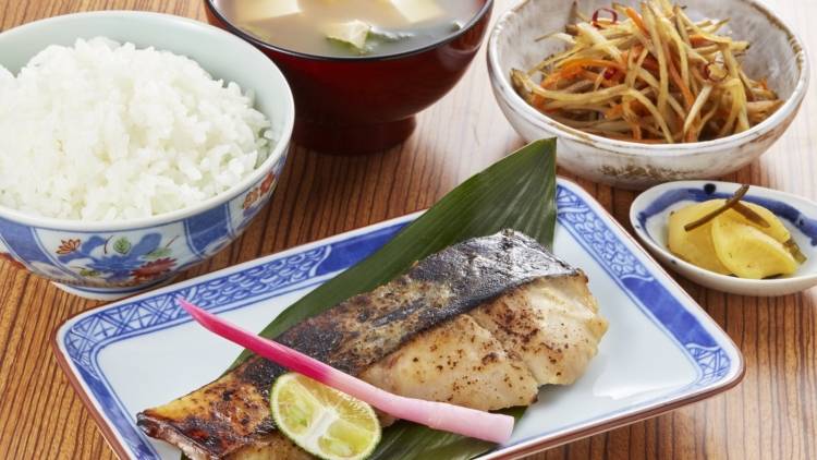 夜は「白身魚」を食べるだけ！管理栄養士が教える“胃腸がよろこぶ夕食”