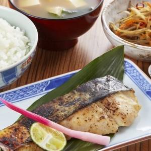 夜は「白身魚」を食べるだけ!管理栄養士が教える“胃腸がよろこぶ夕食”