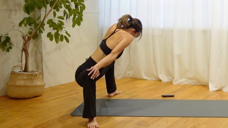 【意外】股関節が硬い人がほぐすべき筋肉とは？ガチガチ股関節を柔らかくする基本のストレッチ