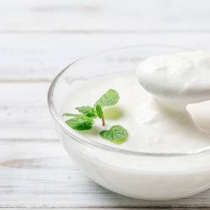 マグネシウム不足を防ぐ！朝、ヨーグルトと組み合わせると良い食材とは？｜管理栄養士が解説