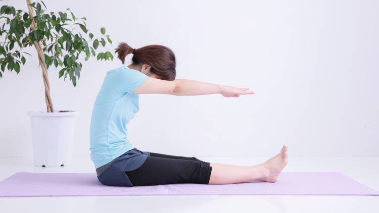 【体が硬すぎて前屈できない人へ】股関節がみるみる柔らかくなる「股関節ほぐし」