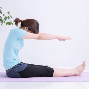 【体が硬すぎて前屈できない人へ】股関節がみるみる柔らかくなる「股関節ほぐし」