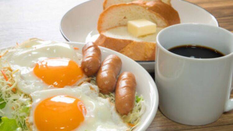 鉄不足を防ぐ!朝、目玉焼きと一緒に食べると良い食材とは?|管理栄養士が解説