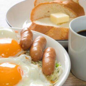 鉄不足を防ぐ！朝、目玉焼きと一緒に食べると良い食材とは？｜管理栄養士が解説