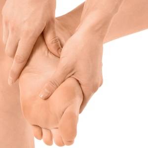 「歩いていると足裏が疲れやすい」原因は扁平足？いつまでも歩ける足でいるための足裏簡単エクササイズ