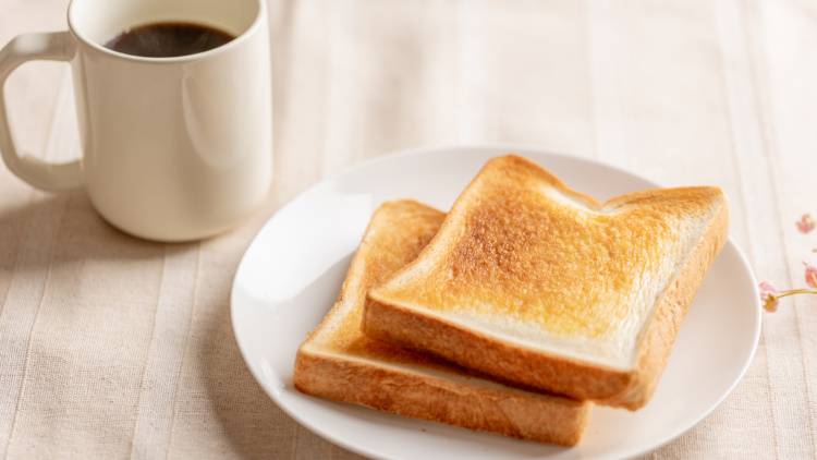 カルシウム不足を防ぐ! 朝、トーストにのせると良い食材とは?｜管理栄養士が解説