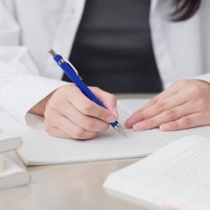 「女性は採用しません」と言われた産婦人科医が語る、キャリアを守り抜く覚悟とは【経験談】