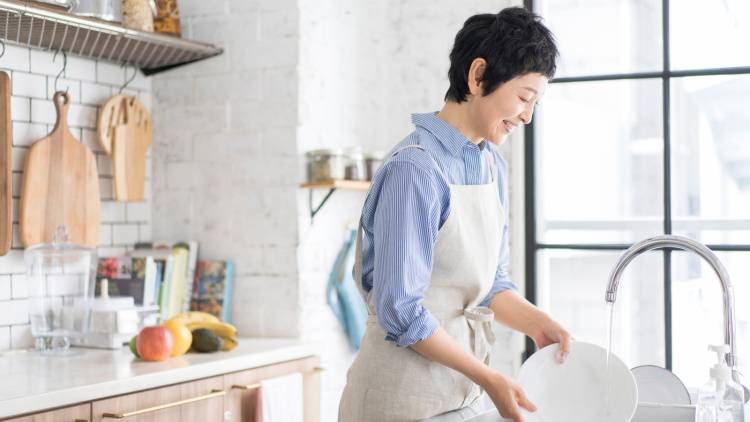 疲れやすいのは姿勢のせい？！【メディカルトレーナーが実践】ラクな食器洗いのポイント