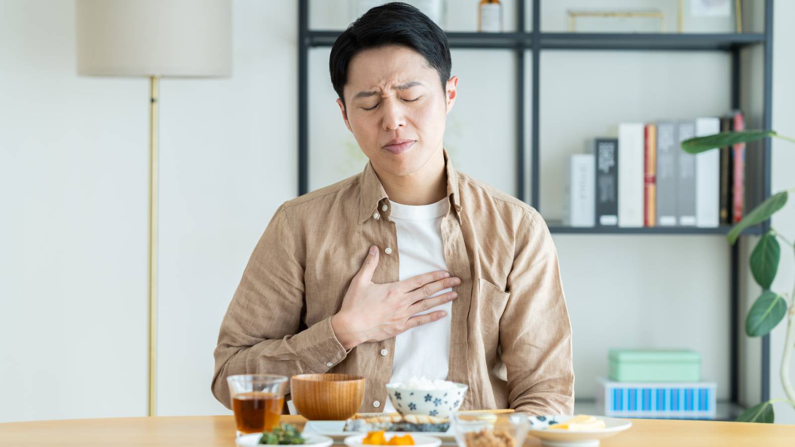  実は消化の負担に？医師が「体調が悪い時」にあえて食べない、世間で体に良いとされる食べ物 