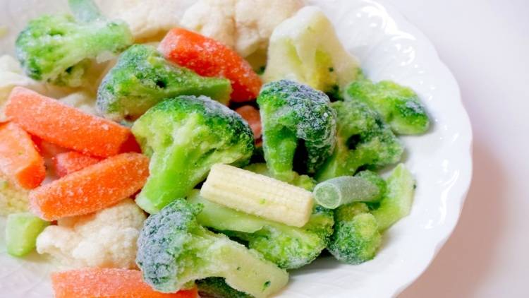 生野菜より栄養が高い!? 忙しい人ほど“冷凍野菜”を選ぶべき理由｜管理栄養士が解説