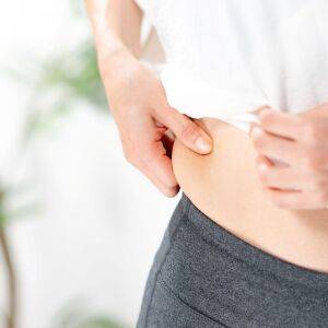 40代以降のクビレ作りは鍛えるよりほぐし!きつくないのに自然とウエストが引き締まる【壁をつかったストレッチ】