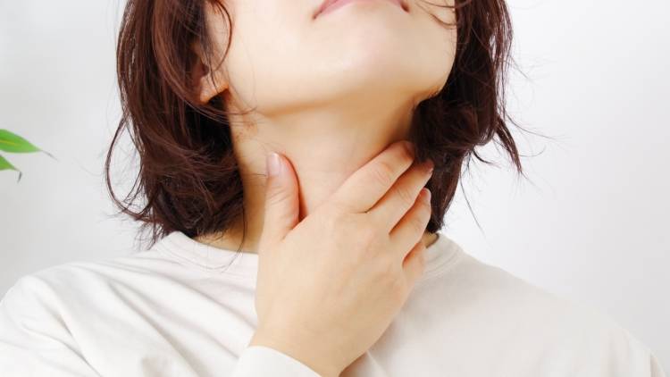 首のシワは保湿だけじゃ消えない？【巻き肩改善で若返る】鎖骨リンパ流し&壁ストレッチ