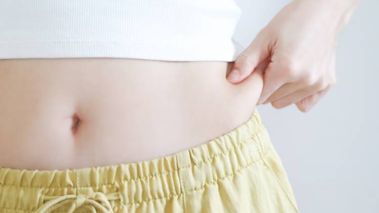 【40代以降のたるみお腹に】座ったままでしっかり効く！わき腹引き締めチェアポーズ