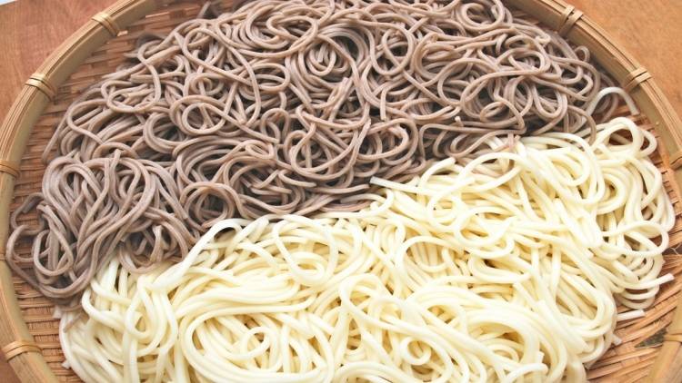 うどんとそば、ダイエット中に食べるならどっち？管理栄養士が本音で比較