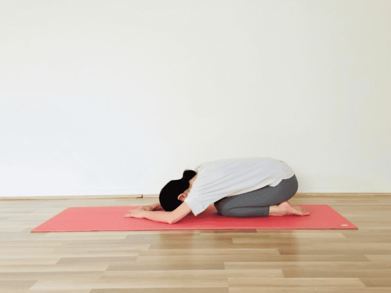 チャイルドポーズ