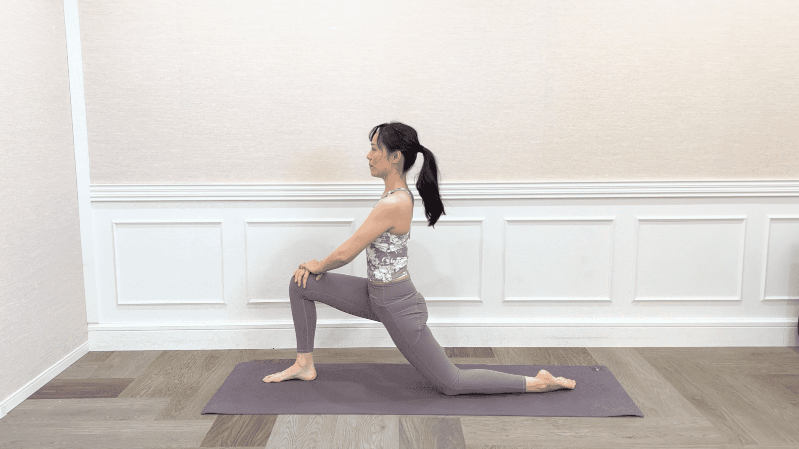 三日月のポーズ１