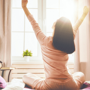 【1日が劇的に変わる】理学療法士が教える、キツくない「朝ヨガ」3つのメリットとおすすめポーズ