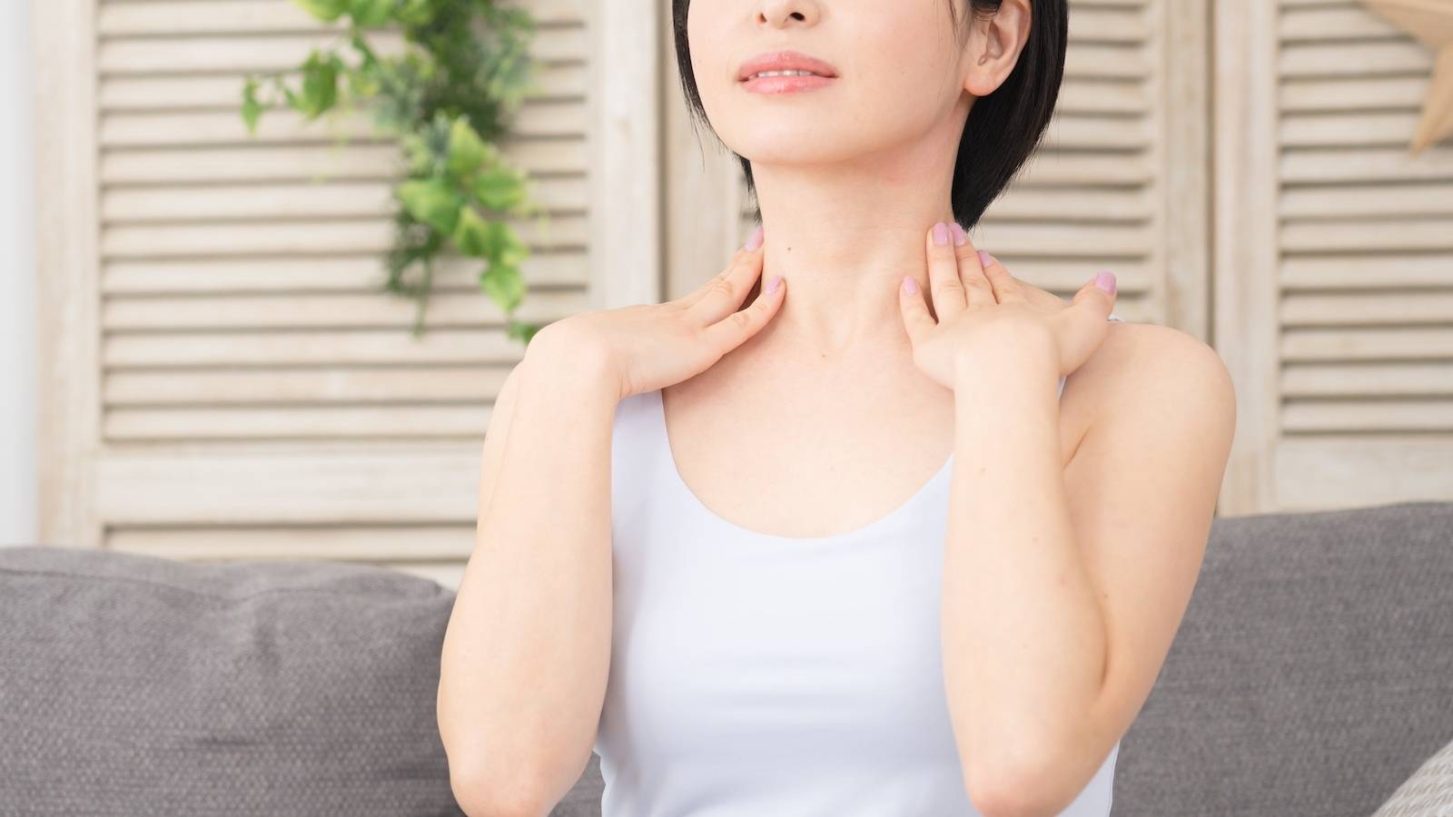  【写真撮影の前に】首が長く見えて素敵に写る「1分呼吸」｜写真写りは「息」から直せる！ 