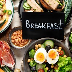 【筋力低下が気になる人へ】足りないたんぱく質12gとる朝食レシピ｜管理栄養士が紹介