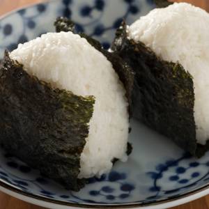 腸がどんどんキレイになる! 朝、おにぎりに入れたい食材とは?｜管理栄養士が解説