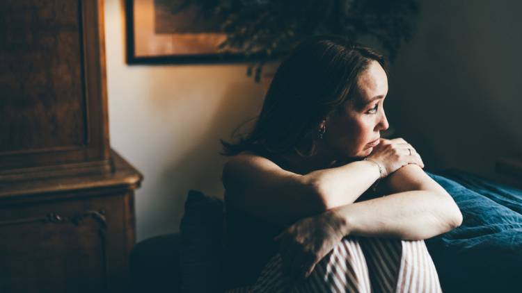 「自分はこんなもんじゃない」という呪い。40代から楽になるために"あえて捨てるべきもの"とは｜臨床心理士監修